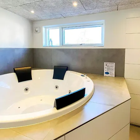 5 Star In Glesborg-by Traum